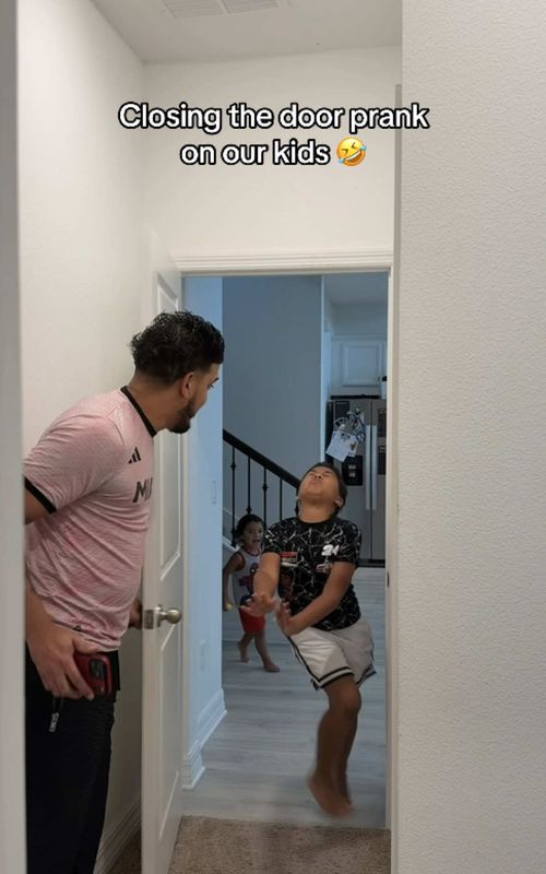 Closing the door prank TikTok trend example by @thepadillafamily_