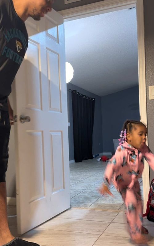 Closing the door prank TikTok trend example by @thefordfamili