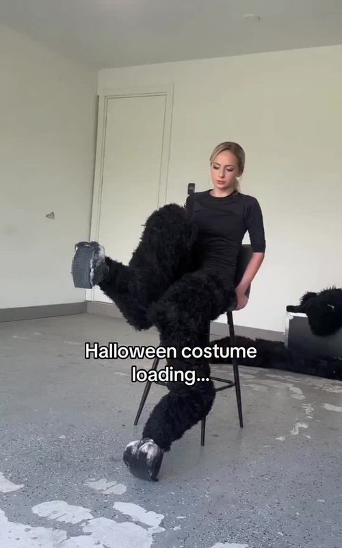 Halloween costume loading reveal TikTok trend example by @pfromthebronx