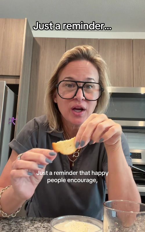 Just a reminder that happy people encourage, attractive people compliment, and successful people support. - TikTok hook example