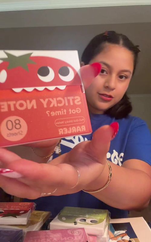 I ordered some glitter post its and they just got here, so we're gonna unbox them. - TikTok hook example