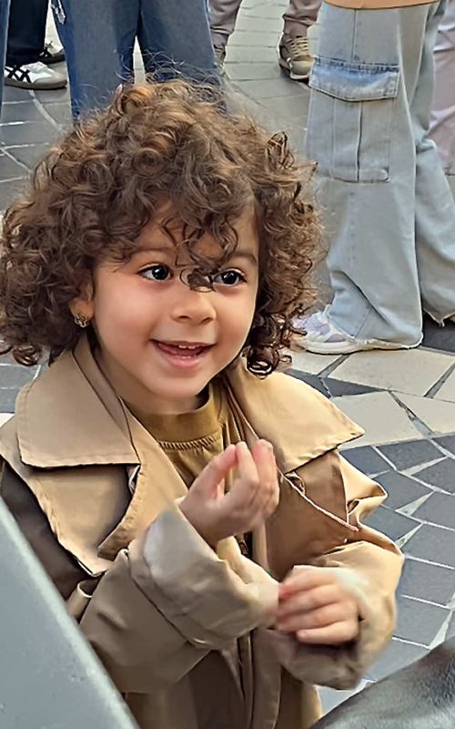 This 4-year-old SINGER @neafeas shocked EVERYONE 🤯❤️ Today I was playing piano in a park in Azerbaijan when a cute little girl came up to me and asked me to play “Pretty Little Baby.” But nobody expected her to start singing 🤯 Her voice was so good and so adorable ❤️ Later I found out she’s only four years old and already super popular on social media!